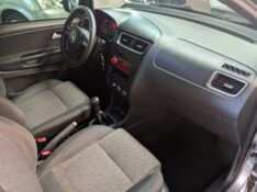 VOLKSWAGEN FOX 1.0 MI TREND 8V 2012/2013 RICARDO VEÍCULOS TEUTÔNIA / Carros no Vale