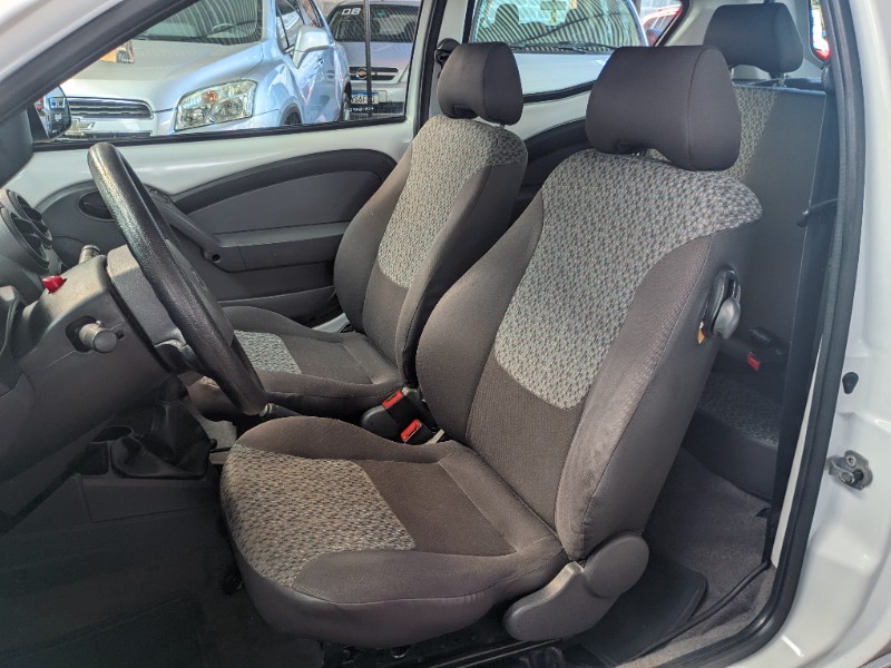 FORD KA 1.0 2013 2012/2013 RICARDO VEÍCULOS TEUTÔNIA / Carros no Vale FORD KA 1.0 2013 2012/2013 RICARDO VEÍCULOS TEUTÔNIA / Carros no Vale