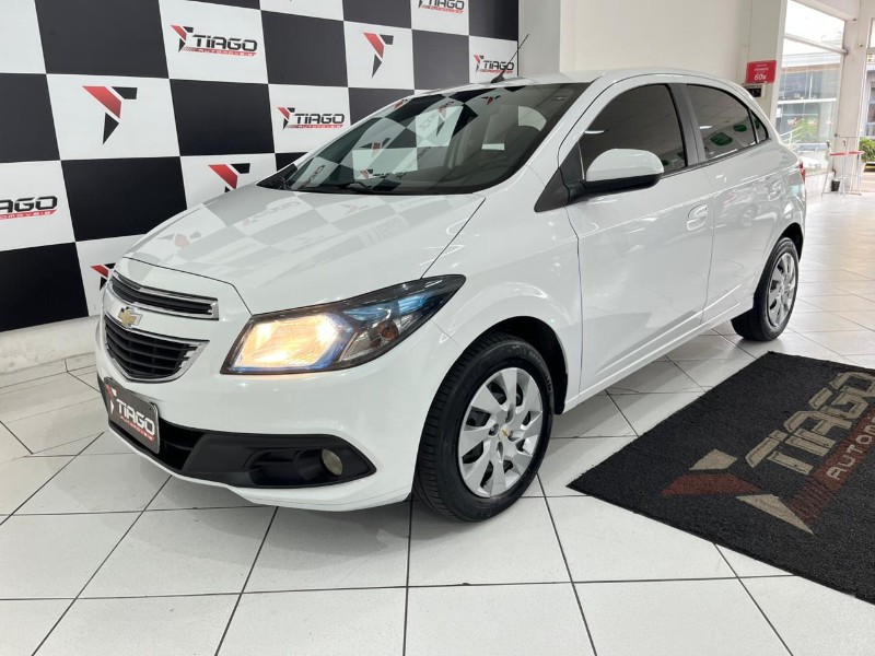 CHEVROLET ONIX HATCH LT 1.4 8V FLEXPOWER 5P MEC. 2016/2016 TIAGO AUTOMÓVEIS VENÂNCIO AIRES / Carros no Vale