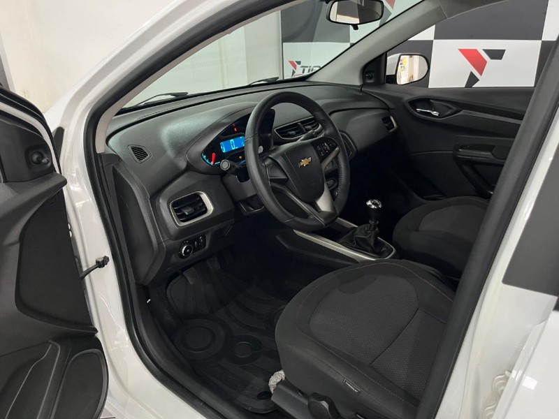CHEVROLET ONIX HATCH LT 1.4 8V FLEXPOWER 5P MEC. 2016/2016 TIAGO AUTOMÓVEIS VENÂNCIO AIRES / Carros no Vale