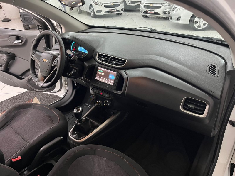 CHEVROLET ONIX HATCH LT 1.4 8V FLEXPOWER 5P MEC. 2016/2016 TIAGO AUTOMÓVEIS VENÂNCIO AIRES / Carros no Vale