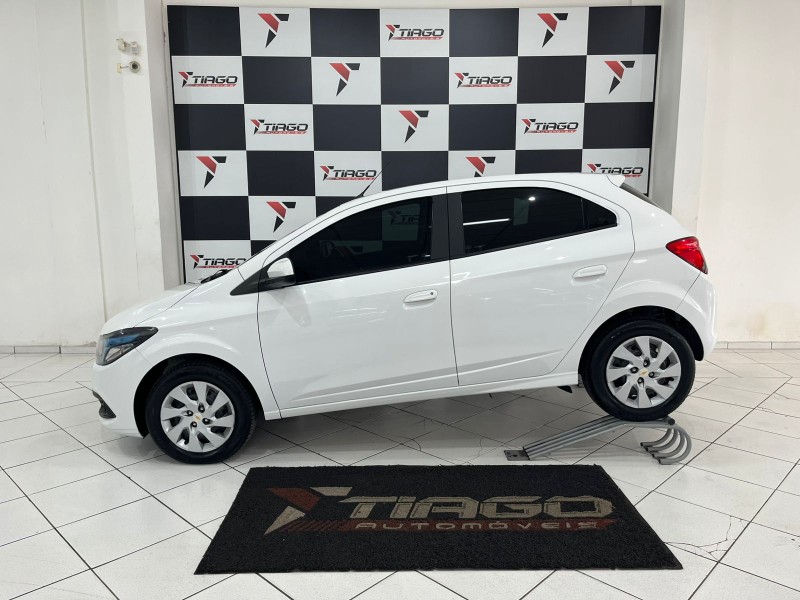 CHEVROLET ONIX HATCH LT 1.4 8V FLEXPOWER 5P MEC. 2016/2016 TIAGO AUTOMÓVEIS VENÂNCIO AIRES / Carros no Vale