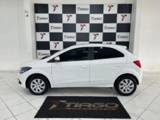 CHEVROLET ONIX HATCH LT 1.4 8V FLEXPOWER 5P MEC. 2016/2016 TIAGO AUTOMÓVEIS VENÂNCIO AIRES / Carros no Vale
