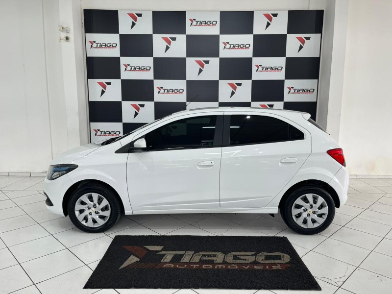 CHEVROLET ONIX HATCH LT 1.4 8V FLEXPOWER 5P MEC. 2016/2016 TIAGO AUTOMÓVEIS VENÂNCIO AIRES / Carros no Vale