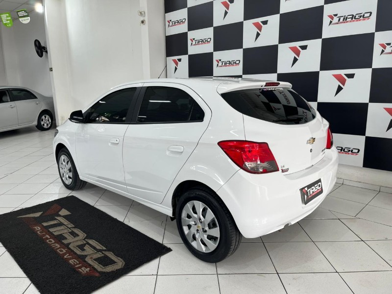 CHEVROLET ONIX HATCH LT 1.4 8V FLEXPOWER 5P MEC. 2016/2016 TIAGO AUTOMÓVEIS VENÂNCIO AIRES / Carros no Vale