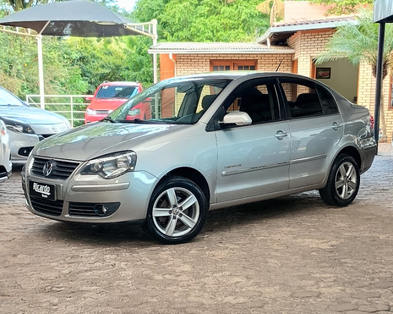 VOLKSWAGEN POLO 1.6 MI COMFORTLINE 8V 2010/2011 RICARDO VEÍCULOS TEUTÔNIA / Carros no Vale