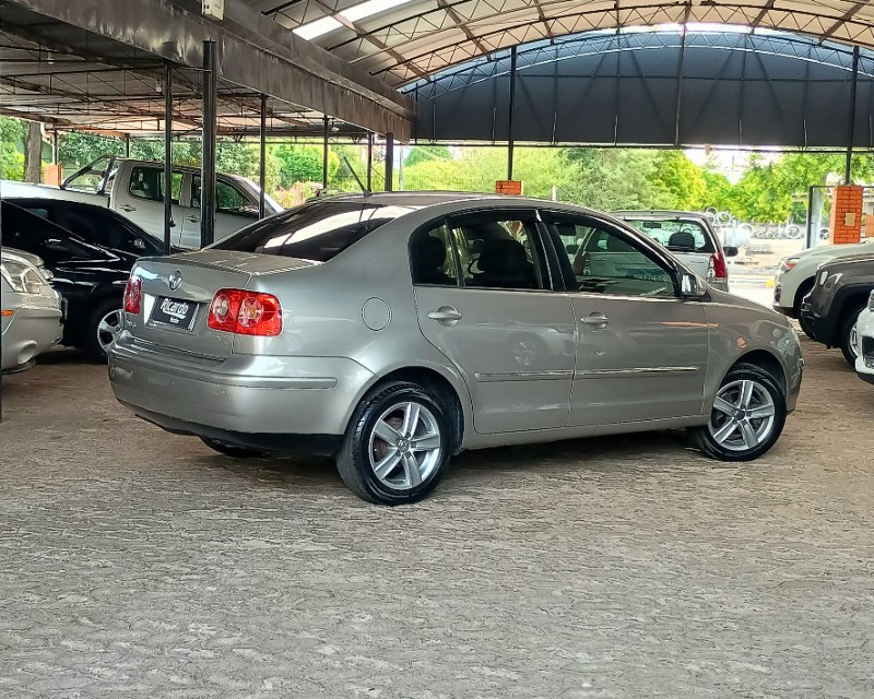 VOLKSWAGEN POLO 1.6 MI COMFORTLINE 8V 2010/2011 RICARDO VEÍCULOS TEUTÔNIA / Carros no Vale
