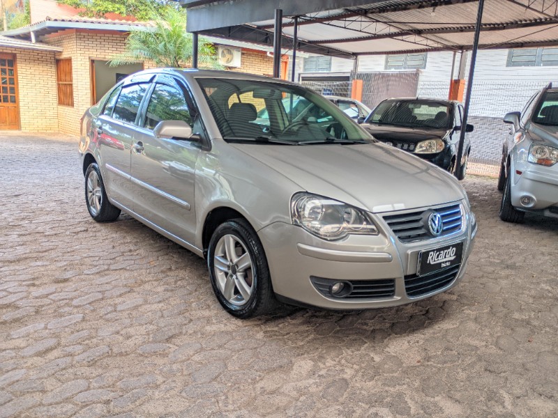 VOLKSWAGEN POLO 1.6 MI COMFORTLINE 8V 2010/2011 RICARDO VEÍCULOS TEUTÔNIA / Carros no Vale