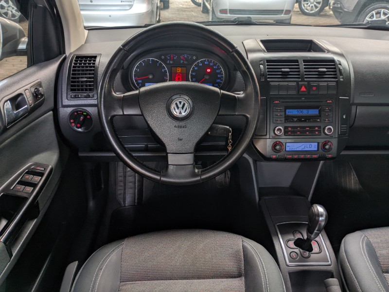 VOLKSWAGEN POLO 1.6 MI COMFORTLINE 8V 2010/2011 RICARDO VEÍCULOS TEUTÔNIA / Carros no Vale