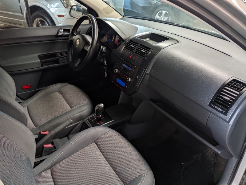 VOLKSWAGEN POLO 1.6 MI COMFORTLINE 8V 2010/2011 RICARDO VEÍCULOS TEUTÔNIA / Carros no Vale