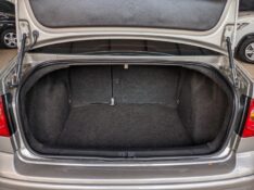 VOLKSWAGEN POLO 1.6 MI COMFORTLINE 8V 2010/2011 RICARDO VEÍCULOS TEUTÔNIA / Carros no Vale