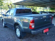 TOYOTA HILLUX CD SRV 2013/2014 PREMIUM AUTOMÓVEIS ARROIO DO MEIO / Carros no Vale