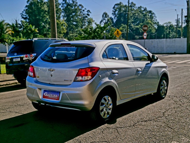 CHEVROLET ONIX HATCH LT 1.0 8V FLEXPOWER 5P MEC. 2014/2015 CRUZEIRO MULTIMARCAS CRUZEIRO DO SUL / Carros no Vale