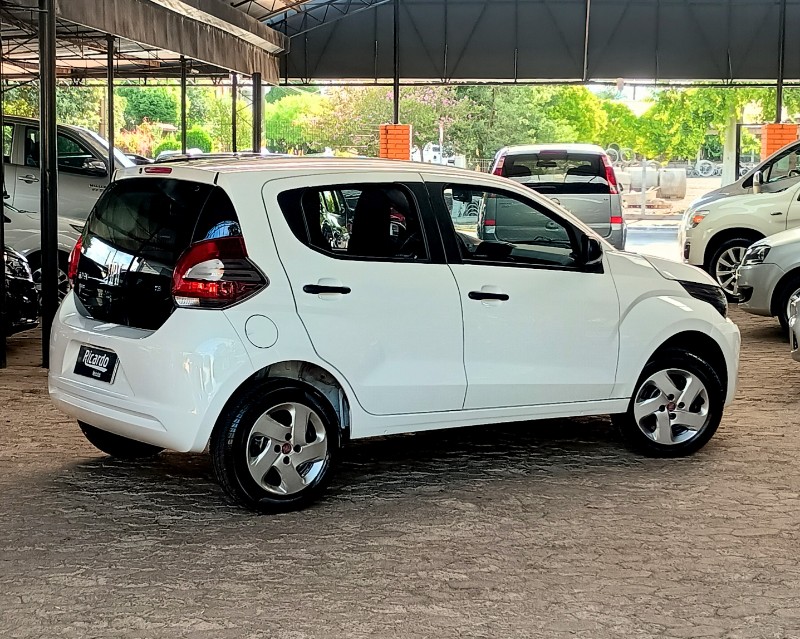 FIAT MOBI 1.0 8V EVO LIKE 2019/2020 RICARDO VEÍCULOS TEUTÔNIA / Carros no Vale