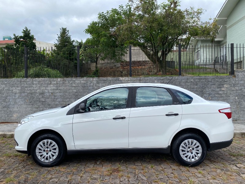 FIAT GRAND SIENA ATTRACTIVE 1.0 2017/2018 ESTAÇÃO DO CARRO ESTRELA / Carros no Vale