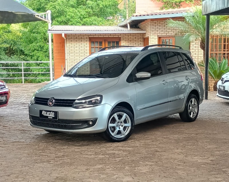 VOLKSWAGEN SPACEFOX 1.6 SPORTLINE 8V 2012/2013 RICARDO VEÍCULOS TEUTÔNIA / Carros no Vale