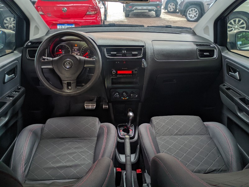 VOLKSWAGEN SPACEFOX 1.6 SPORTLINE 8V 2012/2013 RICARDO VEÍCULOS TEUTÔNIA / Carros no Vale