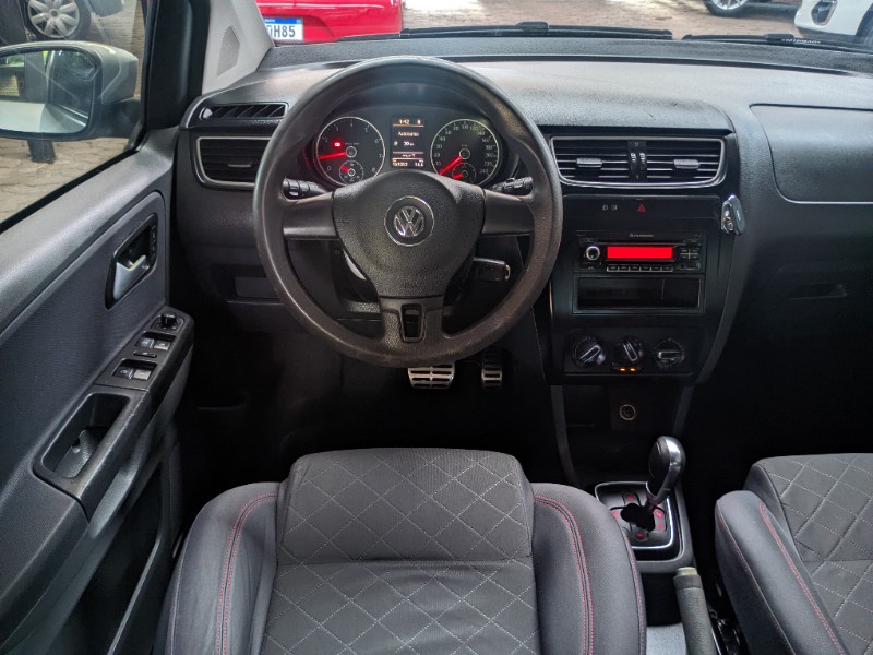VOLKSWAGEN SPACEFOX 1.6 SPORTLINE 8V 2012/2013 RICARDO VEÍCULOS TEUTÔNIA / Carros no Vale