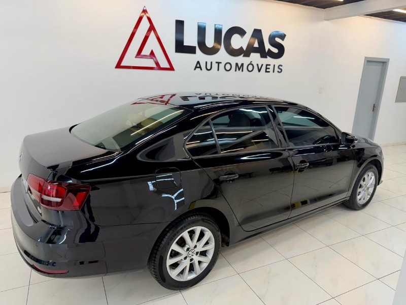 VOLKSWAGEN JETTA TRENDLINE 1.4 TSI 16V 2016/2016 LUCAS AUTOMÓVEIS BOM RETIRO DO SUL / Carros no Vale