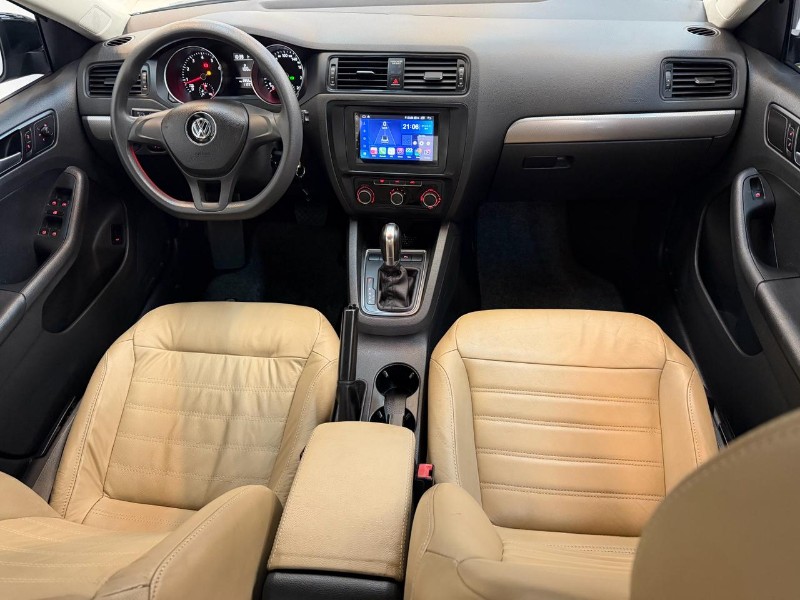 VOLKSWAGEN JETTA TRENDLINE 1.4 TSI 16V 2016/2016 LUCAS AUTOMÓVEIS BOM RETIRO DO SUL / Carros no Vale