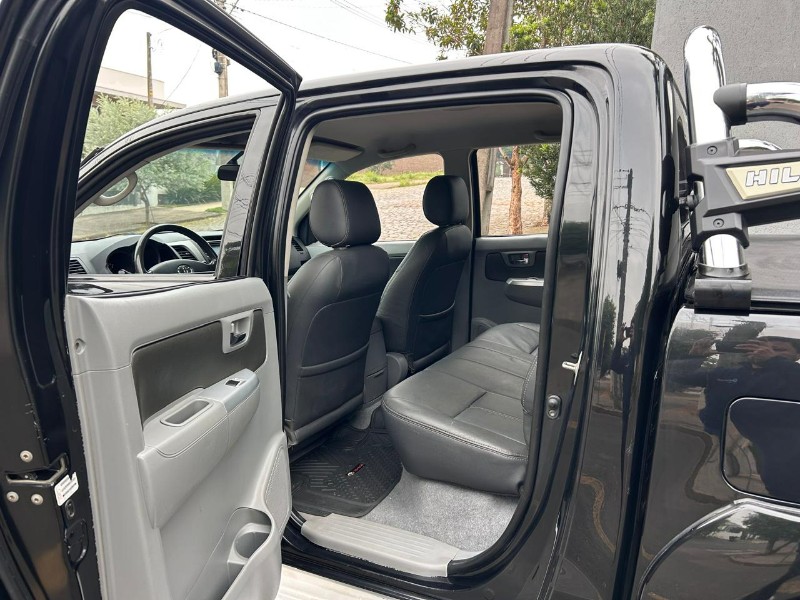 TOYOTA HILUX CD SRV D4-D 4X4 3.0 TDI DIESEL AUT 2009/2009 LS MULTIMARCAS VENÂNCIO AIRES / Carros no Vale