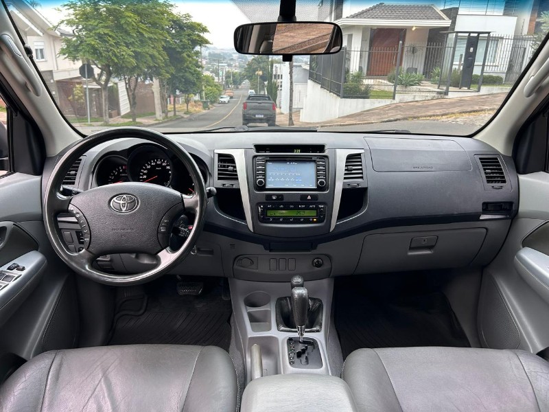 TOYOTA HILUX CD SRV D4-D 4X4 3.0 TDI DIESEL AUT 2009/2009 LS MULTIMARCAS VENÂNCIO AIRES / Carros no Vale