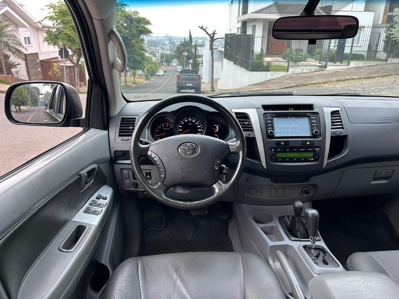 TOYOTA HILUX CD SRV D4-D 4X4 3.0 TDI DIESEL AUT 2009/2009 LS MULTIMARCAS VENÂNCIO AIRES / Carros no Vale