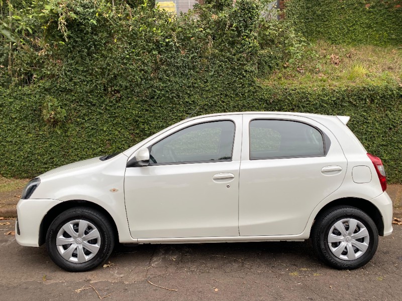 TOYOTA ETIOS X 1.3 2018/2019 ESTAÇÃO DO CARRO ESTRELA / Carros no Vale