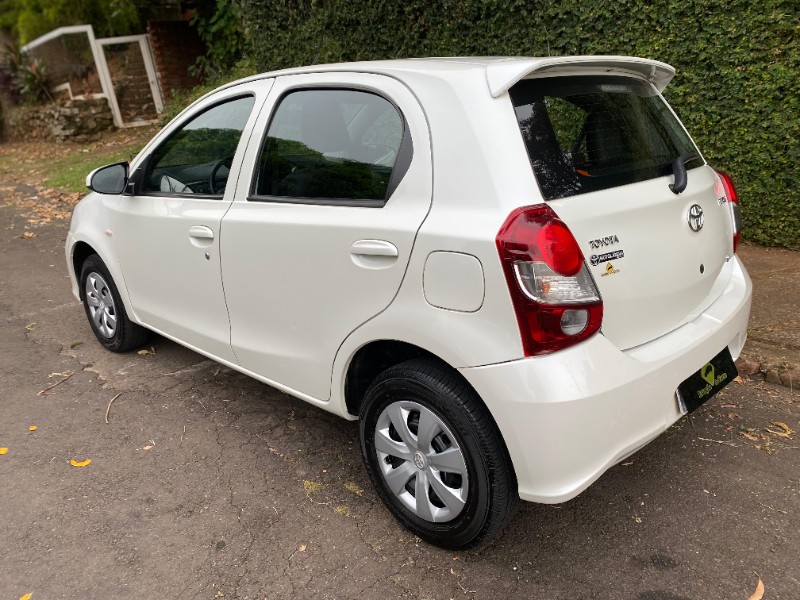 TOYOTA ETIOS X 1.3 2018/2019 ESTAÇÃO DO CARRO ESTRELA / Carros no Vale