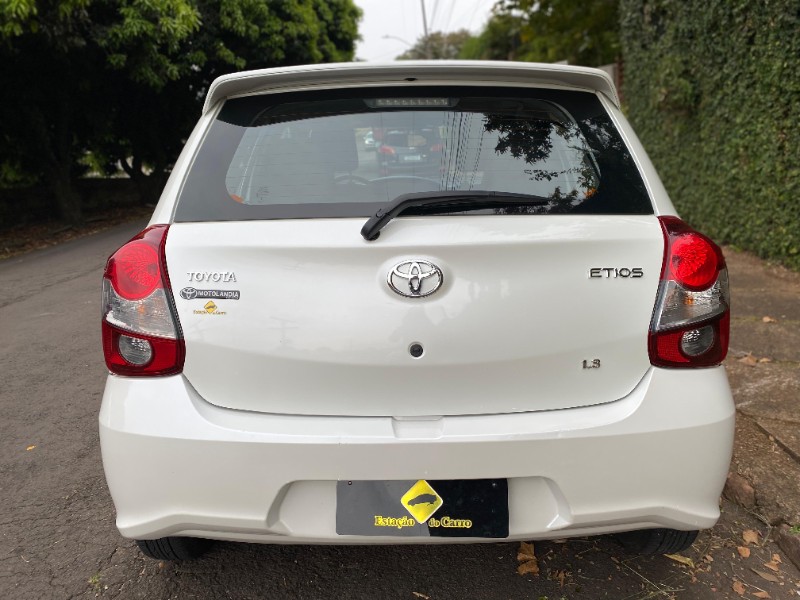 TOYOTA ETIOS X 1.3 2018/2019 ESTAÇÃO DO CARRO ESTRELA / Carros no Vale