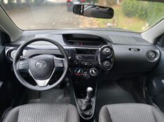 TOYOTA ETIOS X 1.3 2018/2019 ESTAÇÃO DO CARRO ESTRELA / Carros no Vale