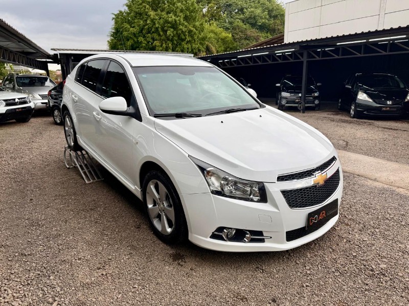 CHEVROLET CRUZE LT 1.8 16V FLEXPOWER 4P MEC. /2013 AR MULTIMARCAS VENÂNCIO AIRES / Carros no Vale