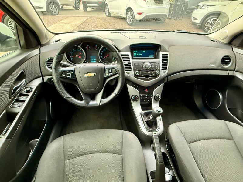 CHEVROLET CRUZE LT 1.8 16V FLEXPOWER 4P MEC. /2013 AR MULTIMARCAS VENÂNCIO AIRES / Carros no Vale