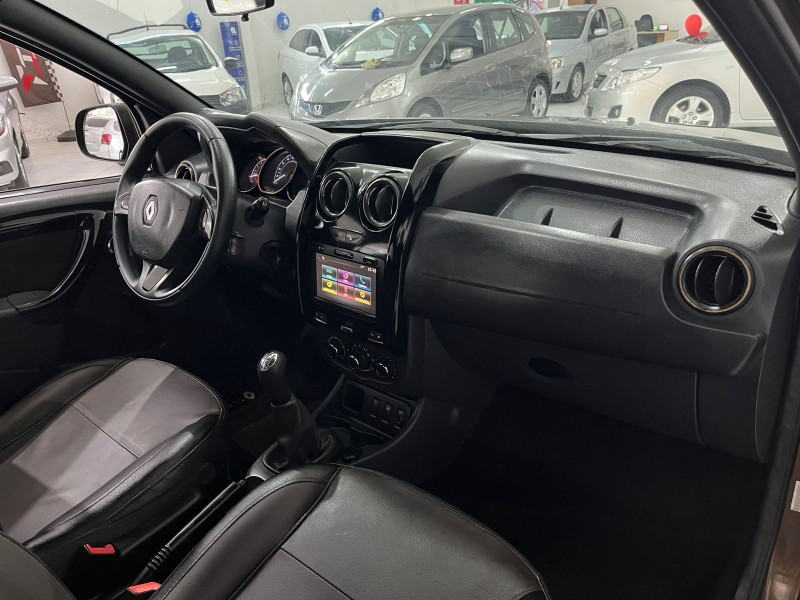 RENAULT DUSTER DYNAMIQUE 1.6 FLEX 16V MEC. 2017/2017 TIAGO AUTOMÓVEIS VENÂNCIO AIRES / Carros no Vale