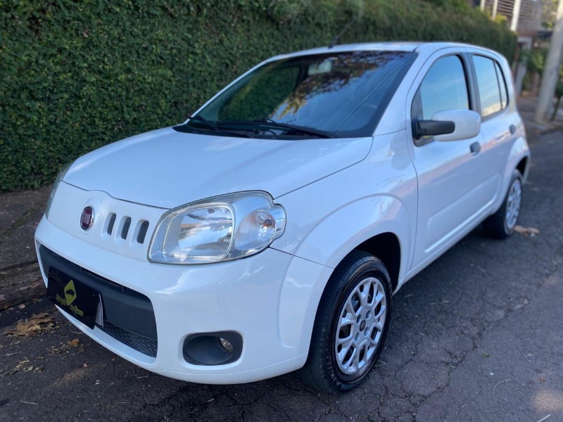 FIAT UNO ECONOMY 1.4 8V 2014/2014 ESTAÇÃO DO CARRO ESTRELA / Carros no Vale