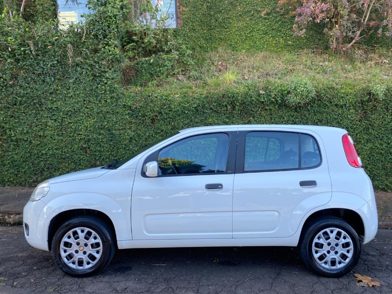 FIAT UNO ECONOMY 1.4 8V 2014/2014 ESTAÇÃO DO CARRO ESTRELA / Carros no Vale