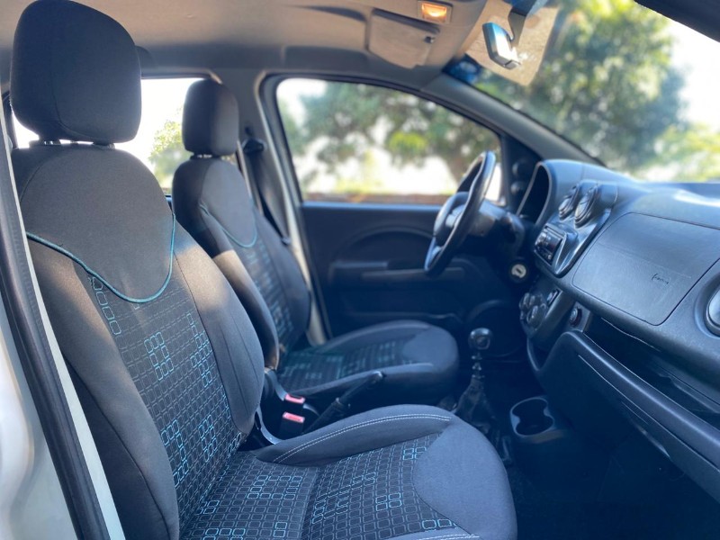 FIAT UNO ECONOMY 1.4 8V 2014/2014 ESTAÇÃO DO CARRO ESTRELA / Carros no Vale