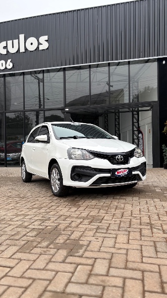 TOYOTA ETIOS 1.5 X PLUS 16V 2020 /2020 NEURI VEÍCULOS LAJEADO / Carros no Vale TOYOTA ETIOS 1.5 X PLUS 16V 2020 /2020 NEURI VEÍCULOS LAJEADO / Carros no Vale