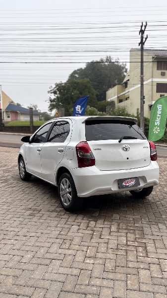 TOYOTA ETIOS 1.5 X PLUS 16V 2020 /2020 NEURI VEÍCULOS LAJEADO / Carros no Vale TOYOTA ETIOS 1.5 X PLUS 16V 2020 /2020 NEURI VEÍCULOS LAJEADO / Carros no Vale