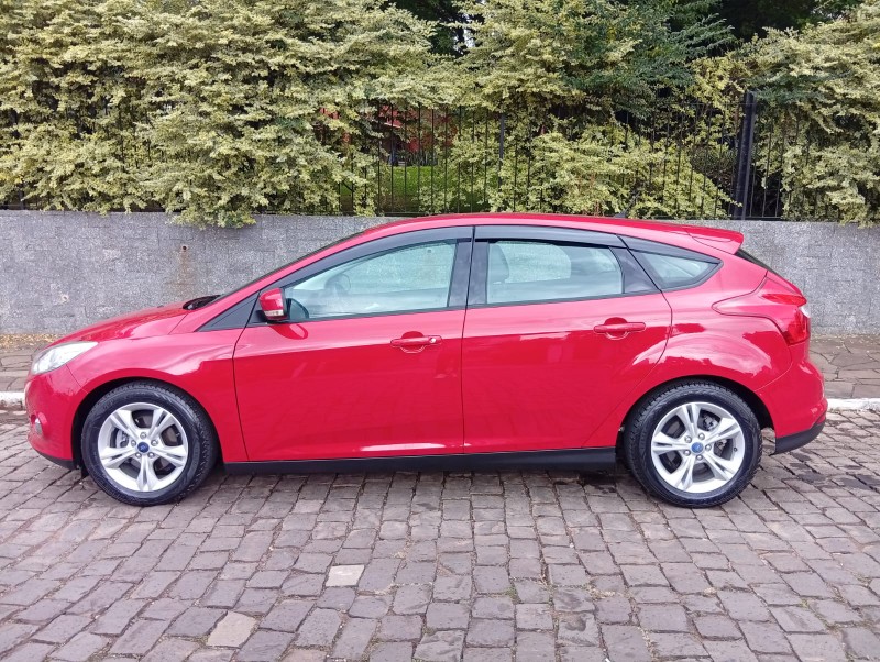 FORD FOCUS SE 1.6 2014/2015 ALTERNATIVA VEÍCULOS LAJEADO / Carros no Vale