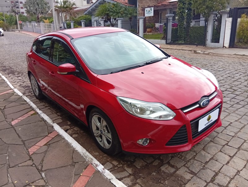 FORD FOCUS SE 1.6 2014/2015 ALTERNATIVA VEÍCULOS LAJEADO / Carros no Vale