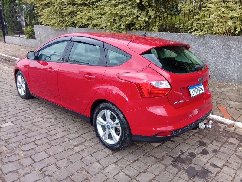 FORD FOCUS SE 1.6 2014/2015 ALTERNATIVA VEÍCULOS LAJEADO / Carros no Vale