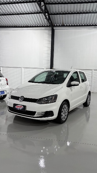 VOLKSWAGEN FOX 1.0 MI TRENDLINE 8V 2017/2017 NEURI VEÍCULOS LAJEADO / Carros no Vale VOLKSWAGEN FOX 1.0 MI TRENDLINE 8V 2017/2017 NEURI VEÍCULOS LAJEADO / Carros no Vale