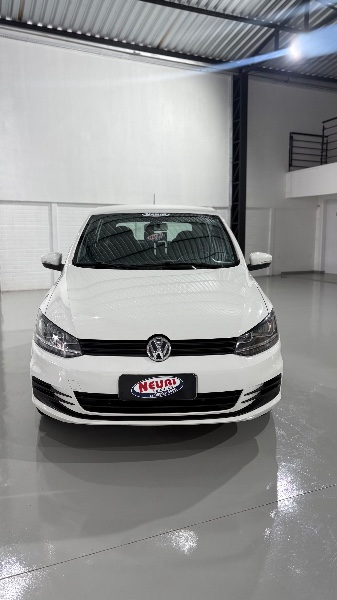 VOLKSWAGEN FOX 1.0 MI TRENDLINE 8V 2017/2017 NEURI VEÍCULOS LAJEADO / Carros no Vale VOLKSWAGEN FOX 1.0 MI TRENDLINE 8V 2017/2017 NEURI VEÍCULOS LAJEADO / Carros no Vale