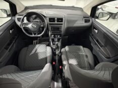 VOLKSWAGEN FOX 1.0 MI TRENDLINE 8V 2017/2017 NEURI VEÍCULOS LAJEADO / Carros no Vale