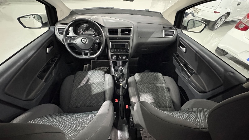 VOLKSWAGEN FOX 1.0 MI TRENDLINE 8V 2017/2017 NEURI VEÍCULOS LAJEADO / Carros no Vale VOLKSWAGEN FOX 1.0 MI TRENDLINE 8V 2017/2017 NEURI VEÍCULOS LAJEADO / Carros no Vale