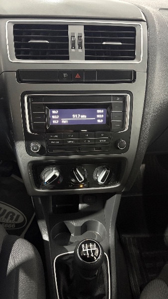 VOLKSWAGEN FOX 1.0 MI TRENDLINE 8V 2017/2017 NEURI VEÍCULOS LAJEADO / Carros no Vale VOLKSWAGEN FOX 1.0 MI TRENDLINE 8V 2017/2017 NEURI VEÍCULOS LAJEADO / Carros no Vale