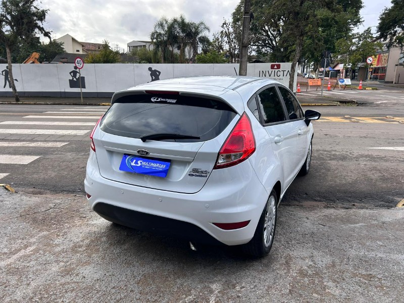 FORD FIESTA 1.5 16V FLEX MEC. 5P 2014/2014 LS MULTIMARCAS VENÂNCIO AIRES / Carros no Vale