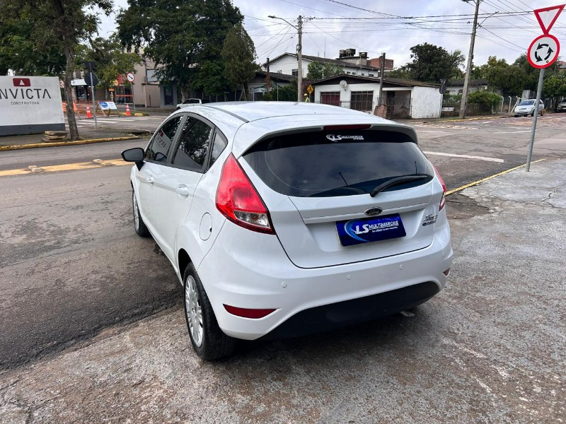 FORD FIESTA 1.5 16V FLEX MEC. 5P 2014/2014 LS MULTIMARCAS VENÂNCIO AIRES / Carros no Vale