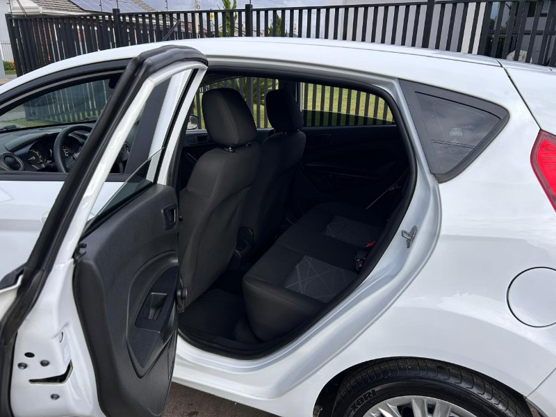 FORD FIESTA 1.5 16V FLEX MEC. 5P 2014/2014 LS MULTIMARCAS VENÂNCIO AIRES / Carros no Vale